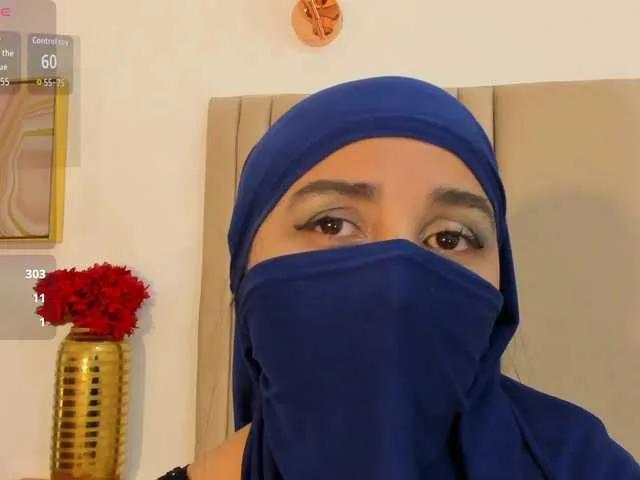 -Alisha — It ignites me a good talk that goes up little by little ... the accomplices looks, safety, mischievous humor and that energy that makes the skin stand without the need to touch.