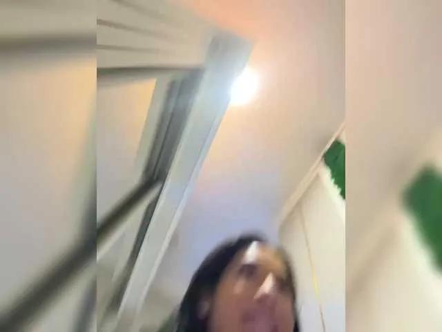 Offline Adel9 on BongaCams