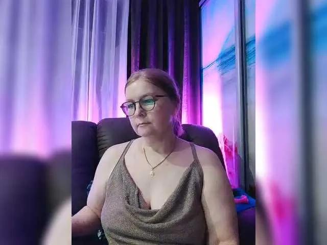 Adiline on BongaCams