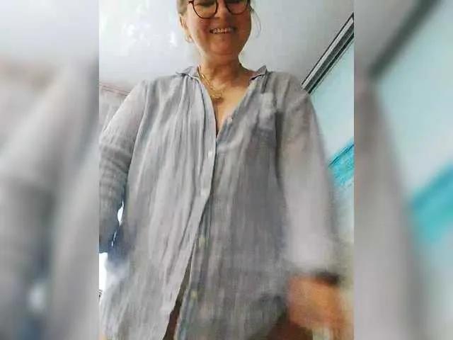 Adiline on BongaCams