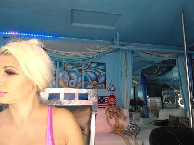 adrianna_fox on BongaCams