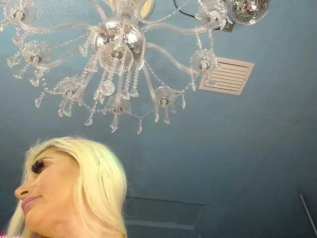 adrianna_fox on BongaCams