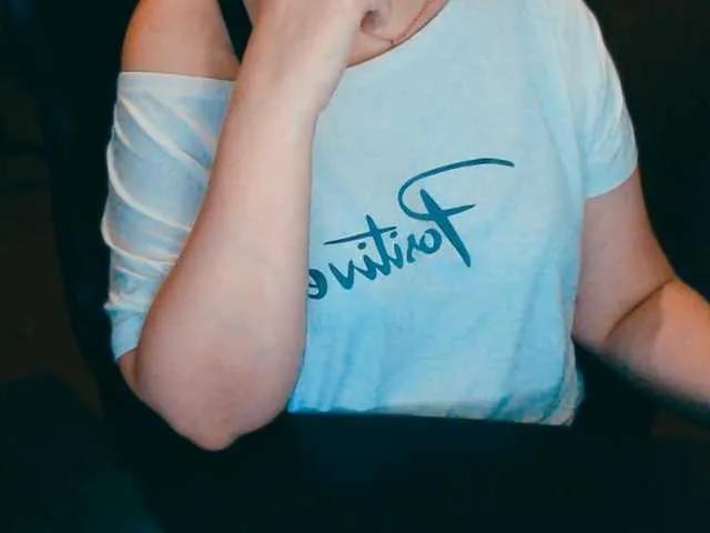 Offline Alisa1917 on BongaCams