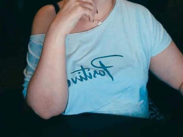 Offline Alisa1917 on BongaCams