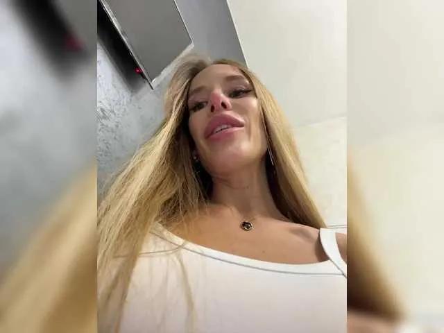 blondinochkaa on BongaCams