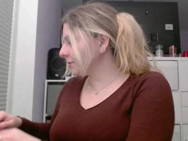 Offline BritneyBlond on BongaCams