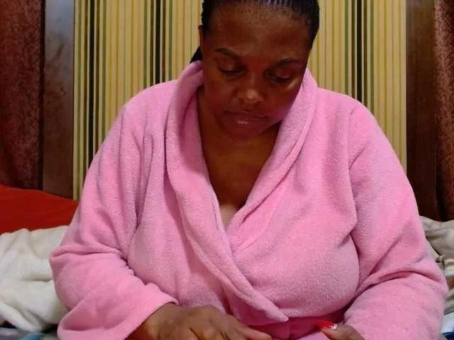 Busttyebony19 on BongaCams