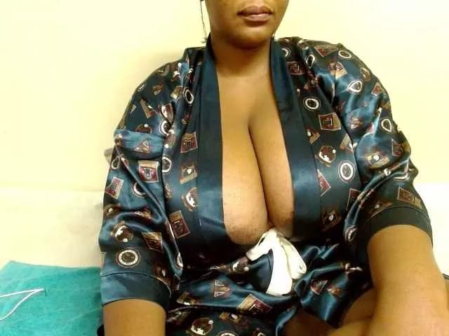 Freechat BustyBabeXX on BongaCams