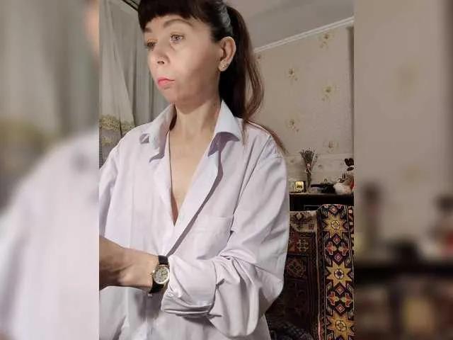 Freechat caroliiine on BongaCams