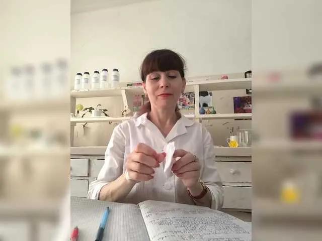 Freechat caroliiine on BongaCams