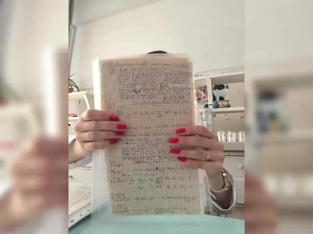 Freechat caroliiine on BongaCams