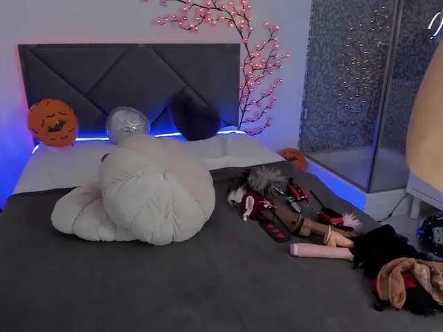 CassieEvans — I like men who are relaxed, attentive, loving, respectful and fun. I like that they always have a topic of conversation and propose new things.