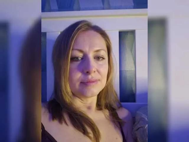 Offline Chelsi16 on BongaCams