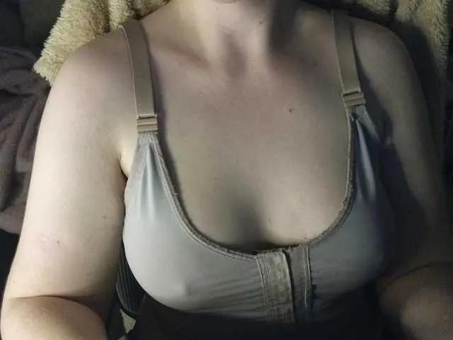 Freechat CreamyWoman on BongaCams