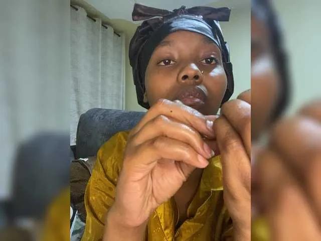 Freechat Curvy-maxy9 on BongaCams