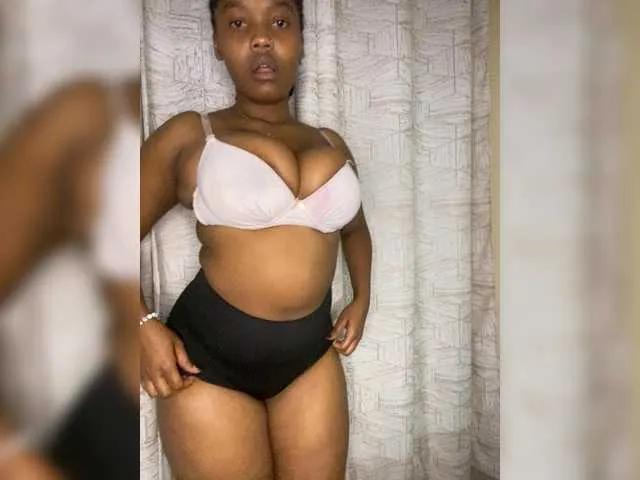 Freechat Curvy-maxy9 on BongaCams