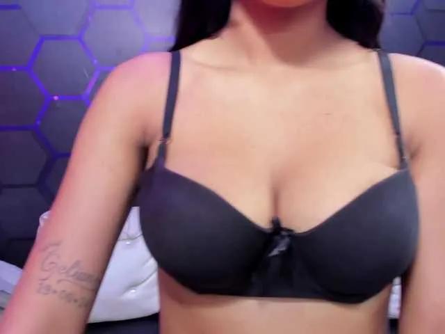 Daring-Latinavip on BongaCams