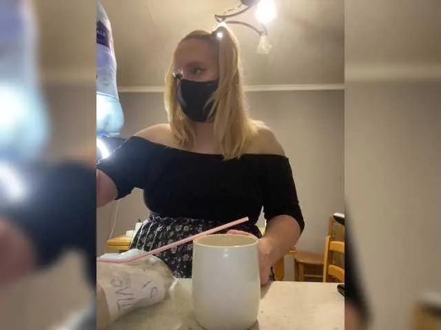 Donut-red on BongaCams