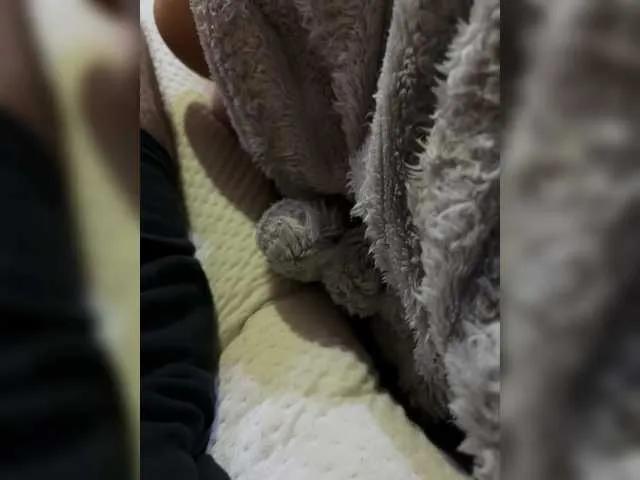 Offline dualdesire0405 on BongaCams