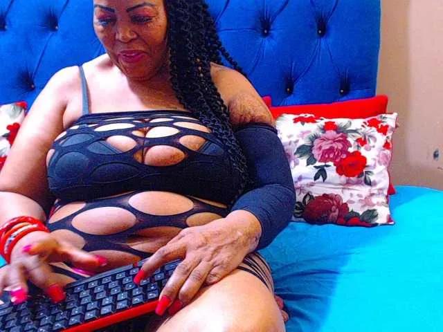 Ebonycandy10 on BongaCams