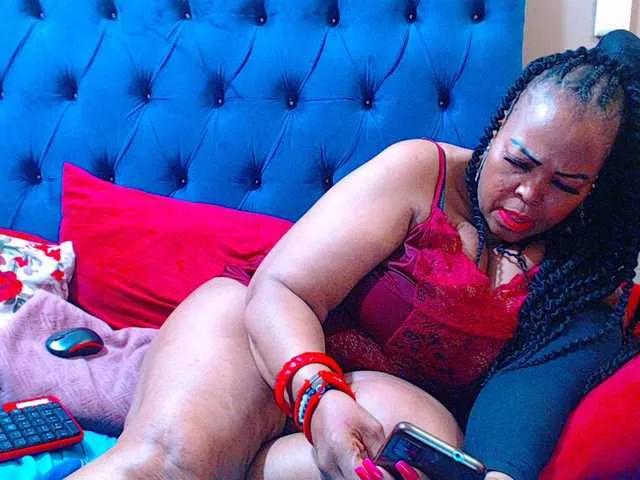 Ebonycandy10 on BongaCams