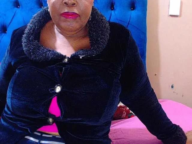 Ebonycandy10 on BongaCams