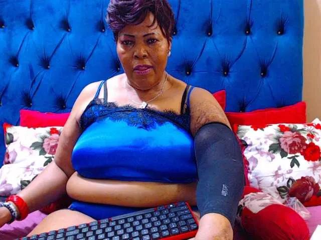 Ebonycandy10 on BongaCams