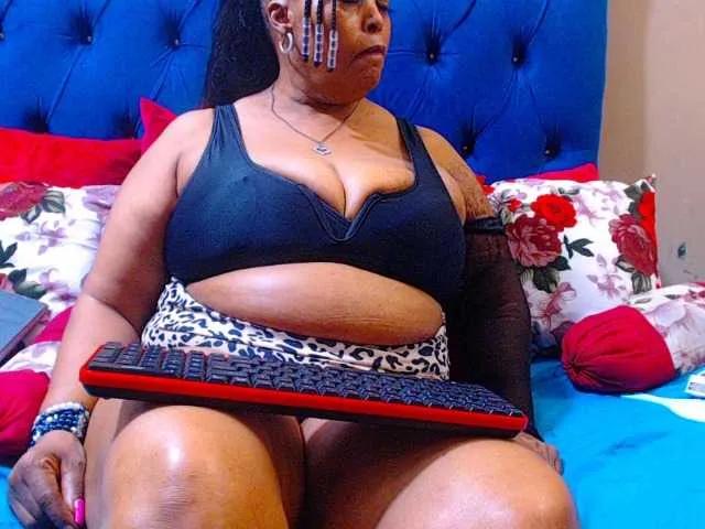 Ebonycandy10 on BongaCams