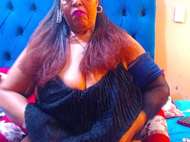 Ebonycandy10 on BongaCams