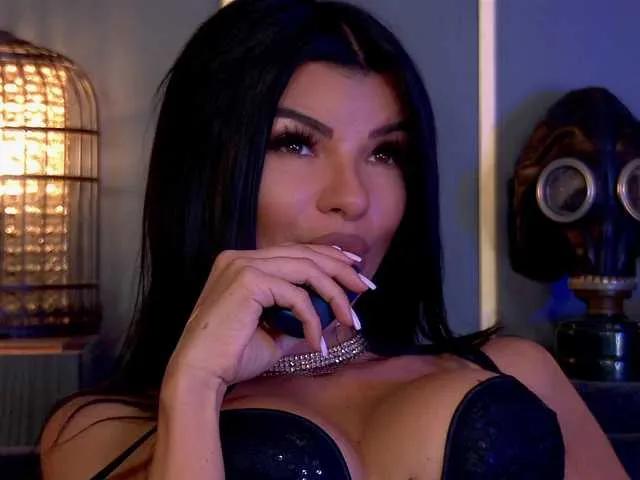 EleniaDevons on BongaCams