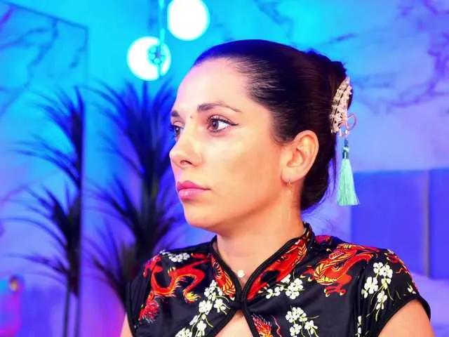 Freechat EllyLynn on BongaCams