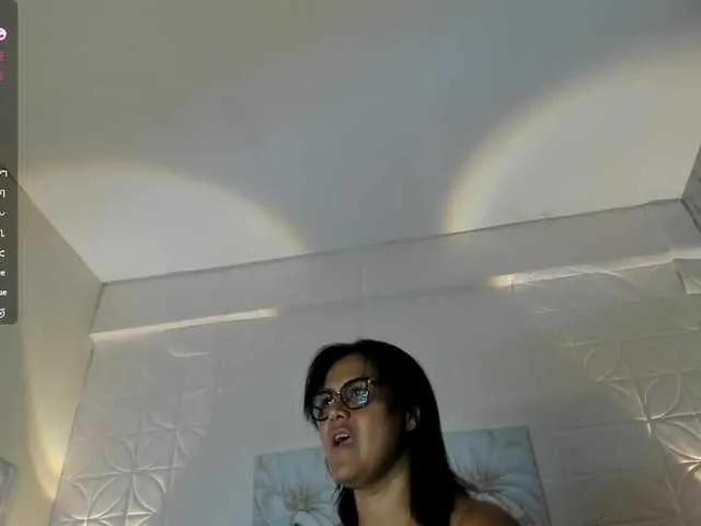 Offline Emilly on BongaCams