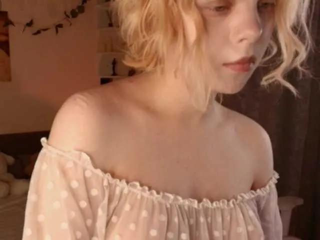 Offline Emily-relish on BongaCams