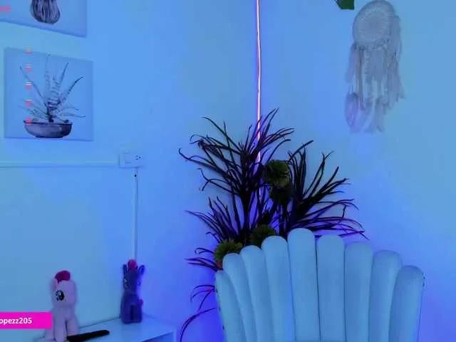 Offline Emylopez on BongaCams