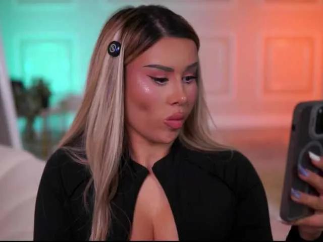 EvaZane — Playing around my lovense and tip menu
A man that knows exactly what he wants and doesn't let me take decisions when it comes to pleasure
BIIIG SURPRISESSSS