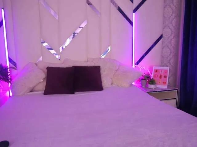 Freechat FloraGreys on BongaCams