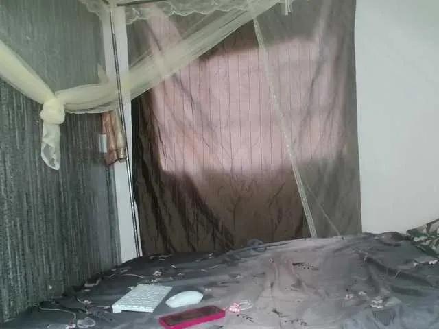 Foxy-Roxy on BongaCams