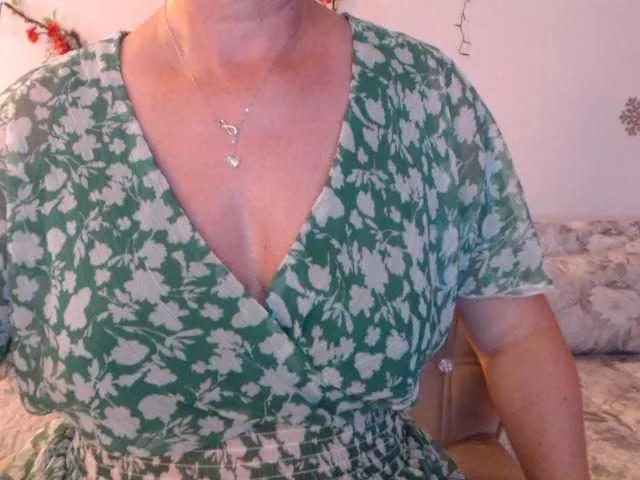 goodSnowQueen on BongaCams