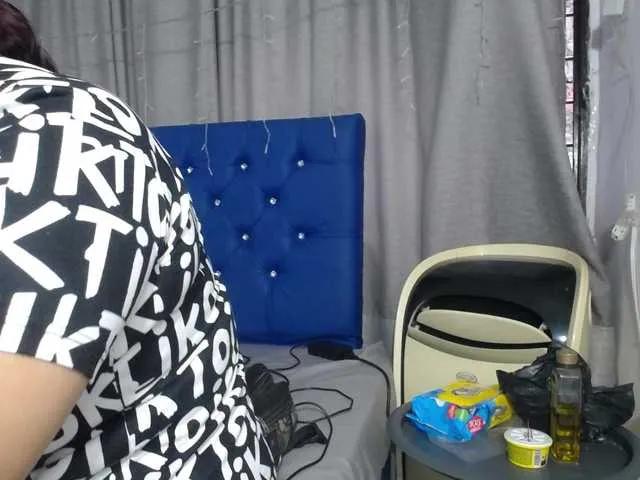 Freechat horny-cougar on BongaCams