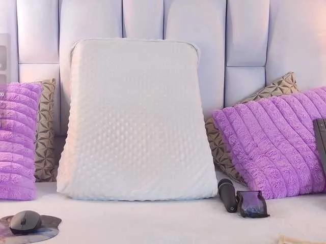 IrisRoss on BongaCams