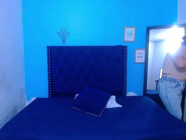 kinky-redhead18 on BongaCams