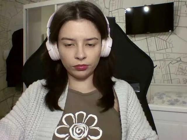 Larice — What turns me on the most is talking about sensual fantasies, kissing and licking, teasing, sexy lingerie, high heels, when you treat me like a princess