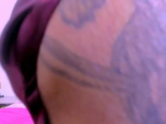 latinvalery — I'M TURNED ON BY MEN WHO ARE FUNNY AND SERIOUS AT THE SAME TIME.
HAVE A GOOD CONVERSATION STARTER AND BE INTERESTING
;)