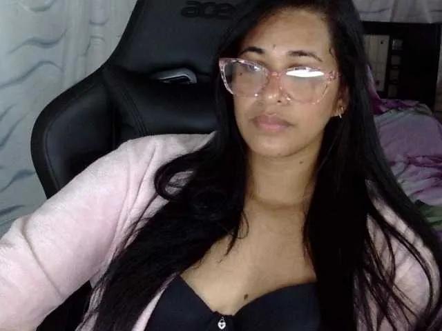 Letty33 on BongaCams