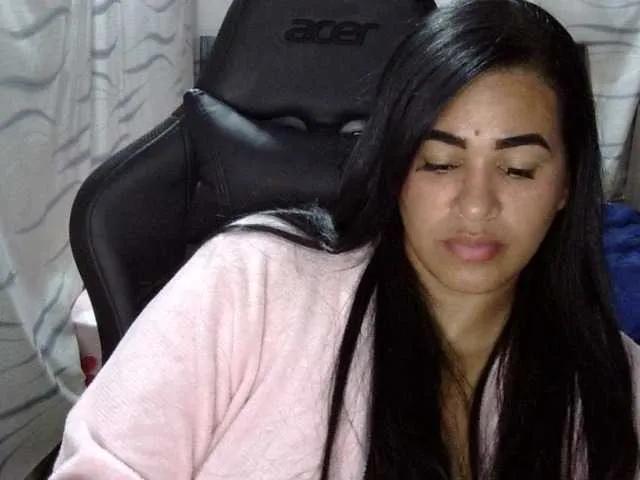 Letty33 on BongaCams