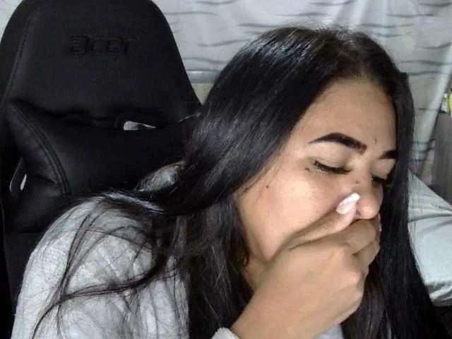 Letty33 on BongaCams