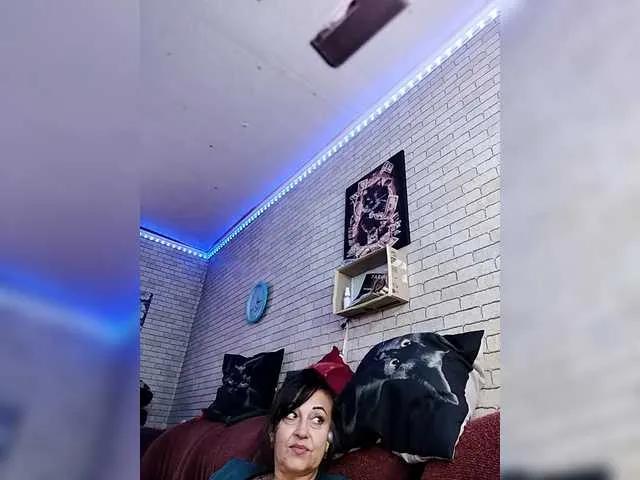 Lina-a-13 on BongaCams