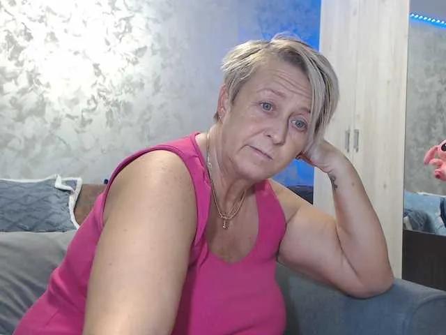 Offline LovePinkLilli on BongaCams