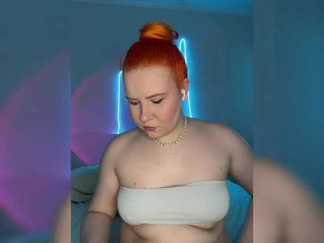 Offline LunaLu13 on BongaCams