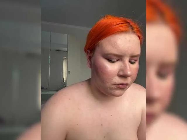 Offline LunaLu13 on BongaCams